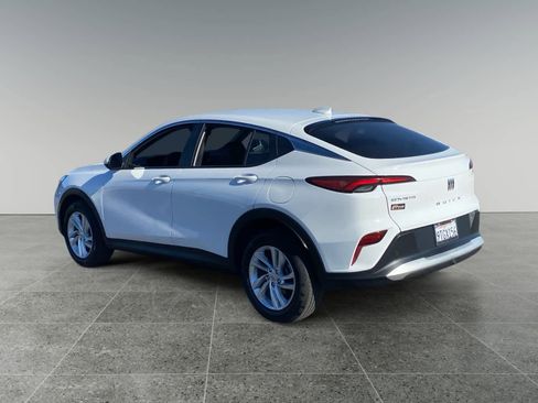 Used 2025 Buick Envista Preferred image 3