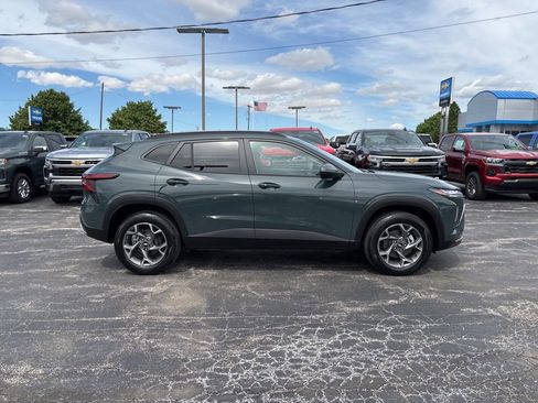 New 2026 Chevrolet Trax LT w/ LT Convenience Package FWD image 3