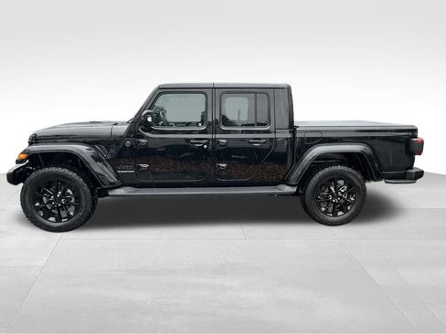 Used 2023 Jeep Gladiator Overland image 2