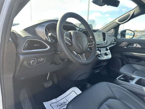 Used 2026 Chrysler Voyager LX FWD image 20