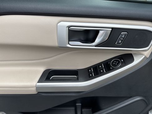 Used 2022 Ford Explorer XLT w/ Equipment Group 202A image 15