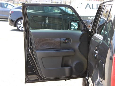 Used 2014 Scion xB FWD image 7
