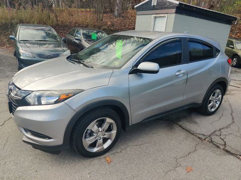 Used 2018 Honda HR-V LX image 2