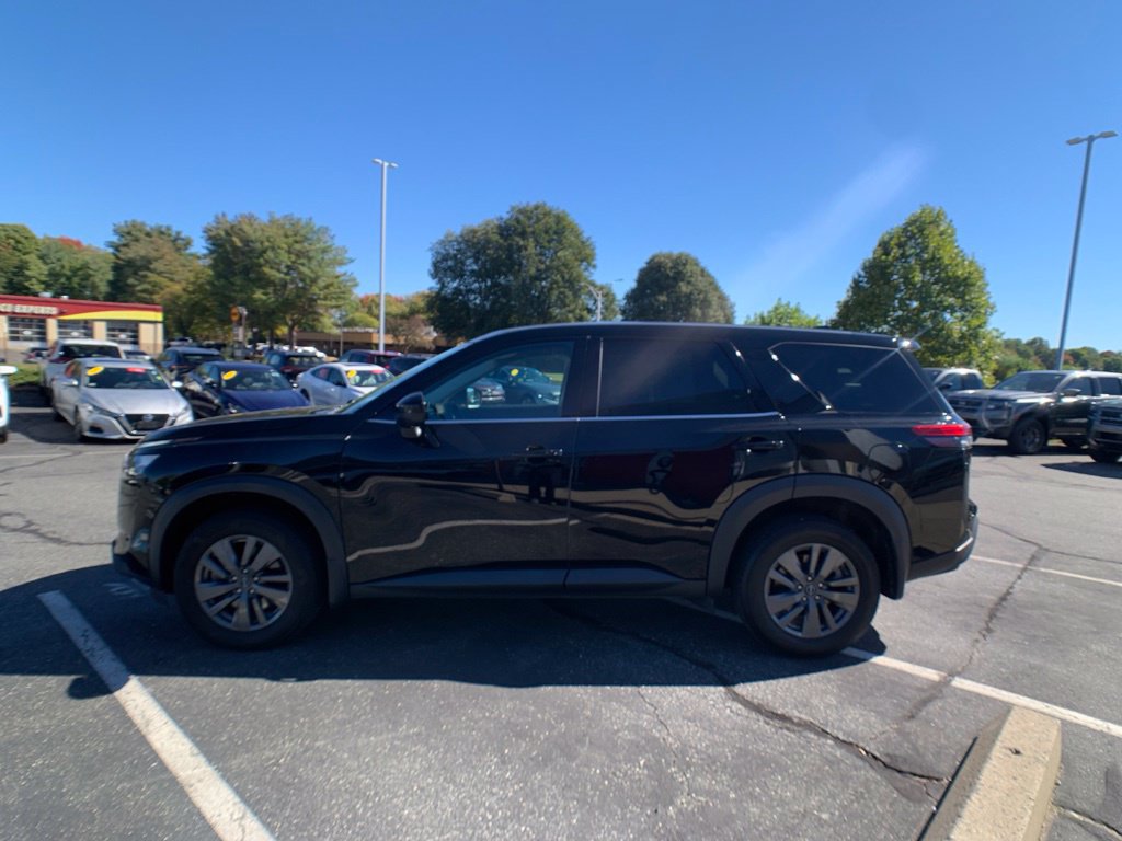 Used 2023 Nissan Pathfinder S AWD/4WD image 7