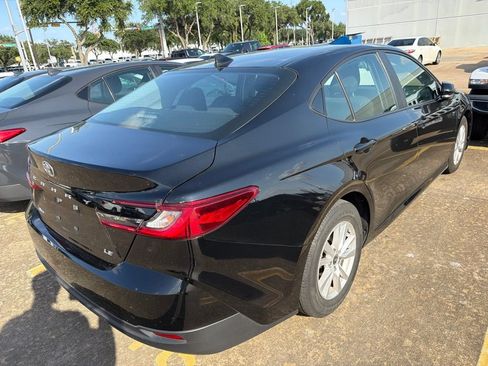 Used 2025 Toyota Camry LE FWD image 5