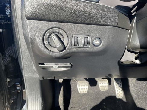 Used 2022 Dodge Challenger R/T w/ Blacktop Package image 11