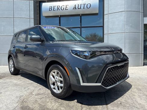 Used 2025 Kia Soul LX w/ LX Technology Package FWD image 1