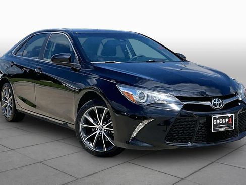 Used 2017 Toyota Camry XSE w/ Moonroof Package FWD image 3