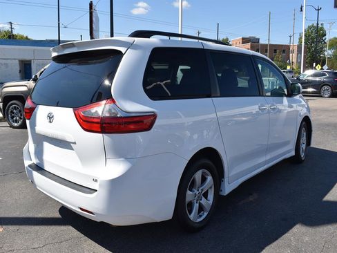 Used 2020 Toyota Sienna LE image 8