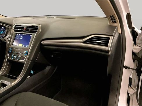Used 2019 Ford Fusion SE FWD image 15