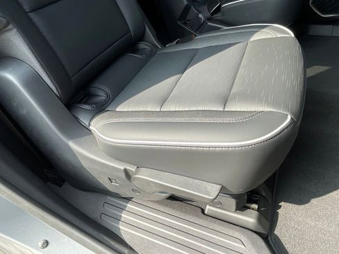 Used 2025 Buick Enclave Sport Touring w/ Power Package FWD image 27