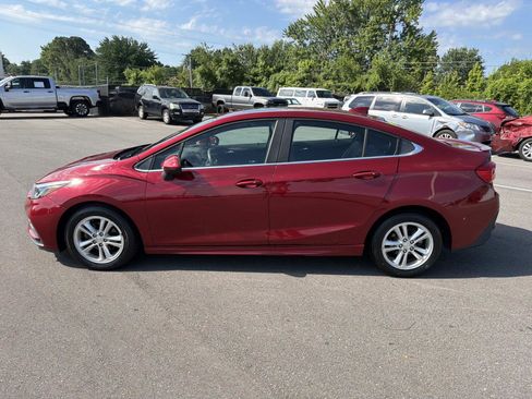Used 2018 Chevrolet Cruze LT w/ Sun And Sound Package FWD image 4