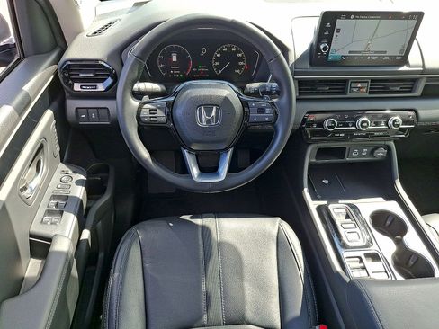 Used 2025 Honda Pilot Touring image 21
