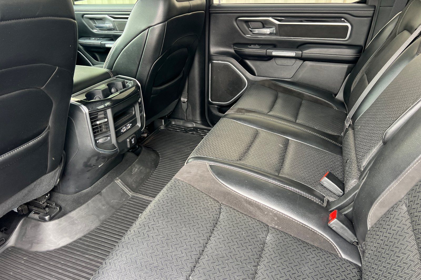 Used 2020 RAM 1500 Laramie w/ Sport Appearance Package AWD/4WD image 15