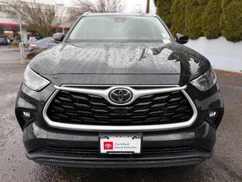 Certified 2023 Toyota Highlander XLE image 3