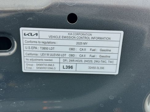 Used 2025 Kia Telluride EX w/ EX Captain's Chair Package FWD image 22