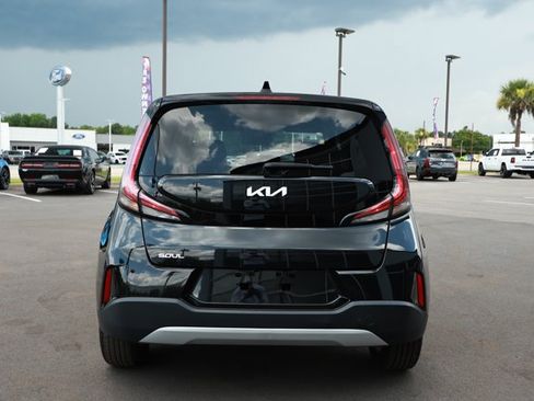 Used 2024 Kia Soul LX w/ Option Group 015 FWD image 7