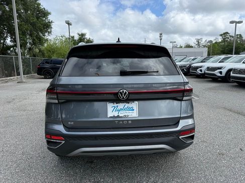 Used 2025 Volkswagen Taos SE w/ Panoramic Sunroof Package image 13