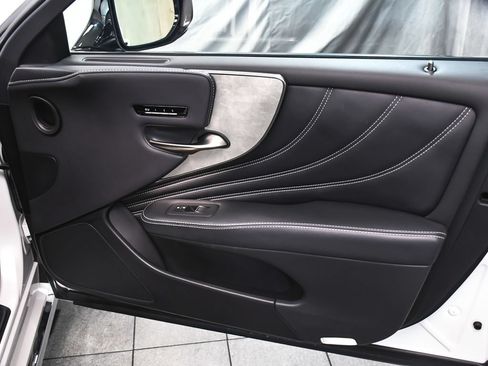 Used 2022 Lexus LS 500h AWD w/ Luxury Package image 18