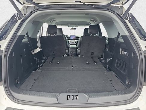 Used 2022 Ford Explorer XLT w/ Equipment Group 202A image 14