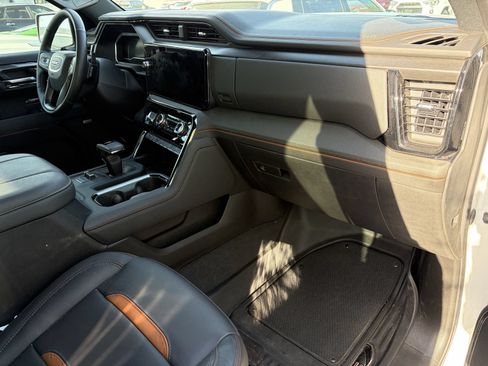 Used 2024 GMC Sierra 1500 AT4 w/ Technology Package AWD/4WD image 11