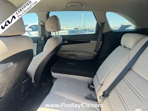 Used 2018 Kia Sorento FWD image 7