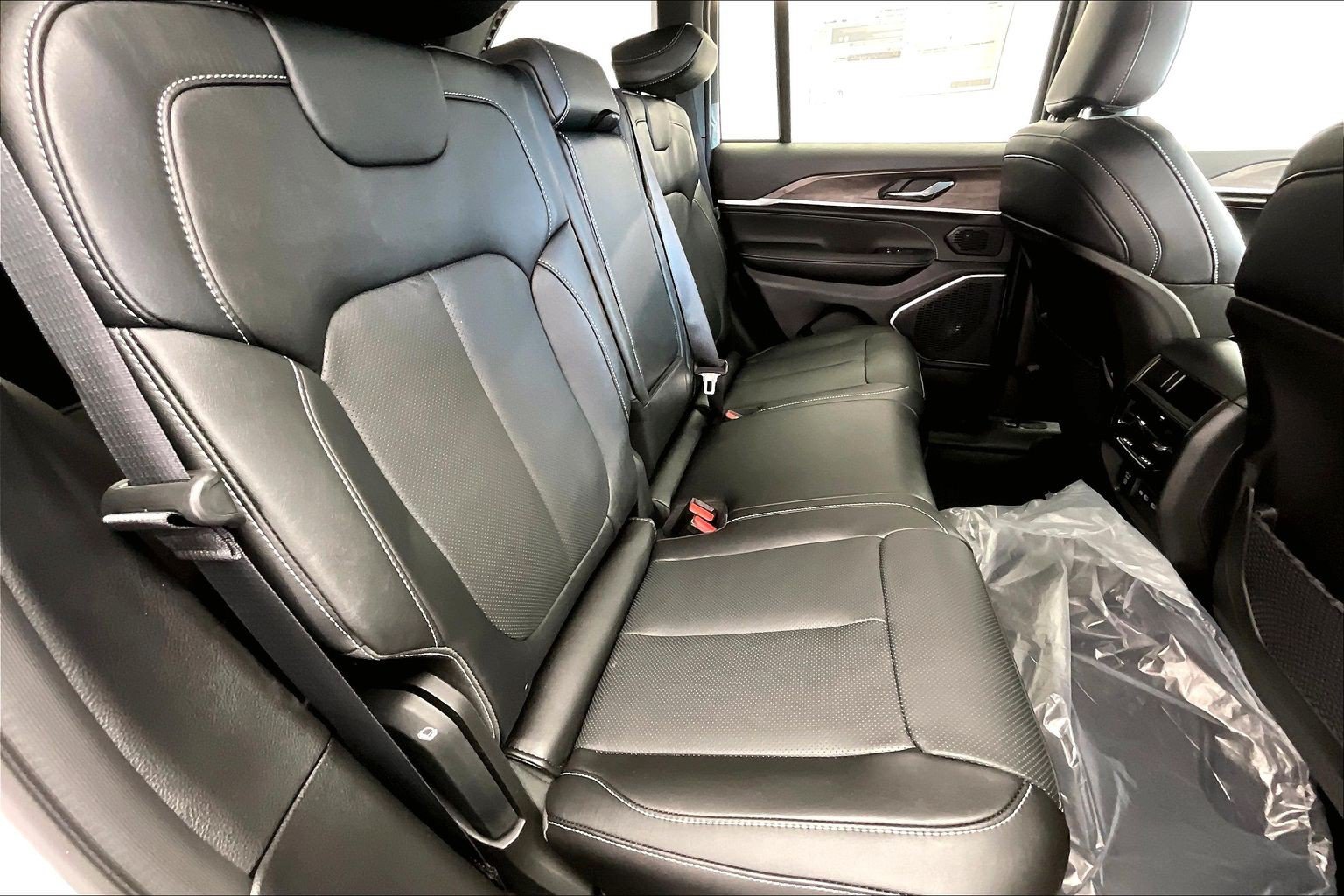 New 2027 Jeep Grand Cherokee Limited AWD/4WD image 10