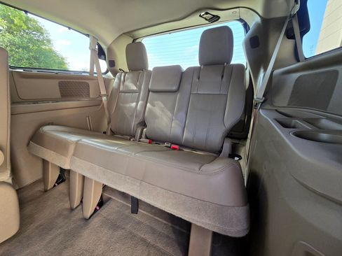 Used 2014 Chrysler Town & Country Touring-L w/ Driver Convenience Group FWD image 52