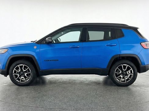Used 2025 Jeep Compass Trailhawk AWD/4WD image 5