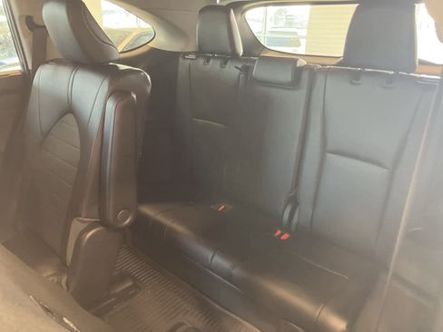 Used 2023 Toyota Highlander XLE image 29
