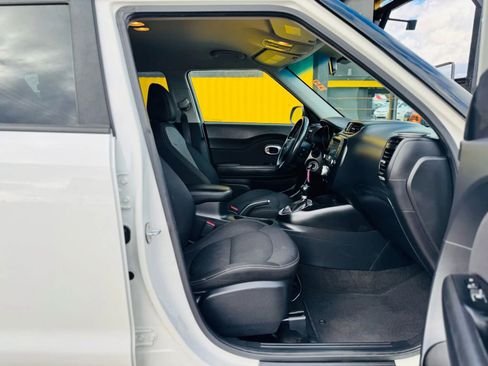 Used 2018 Kia Soul + image 13