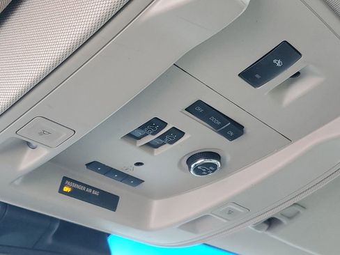 Used 2015 Cadillac Escalade Luxury image 24