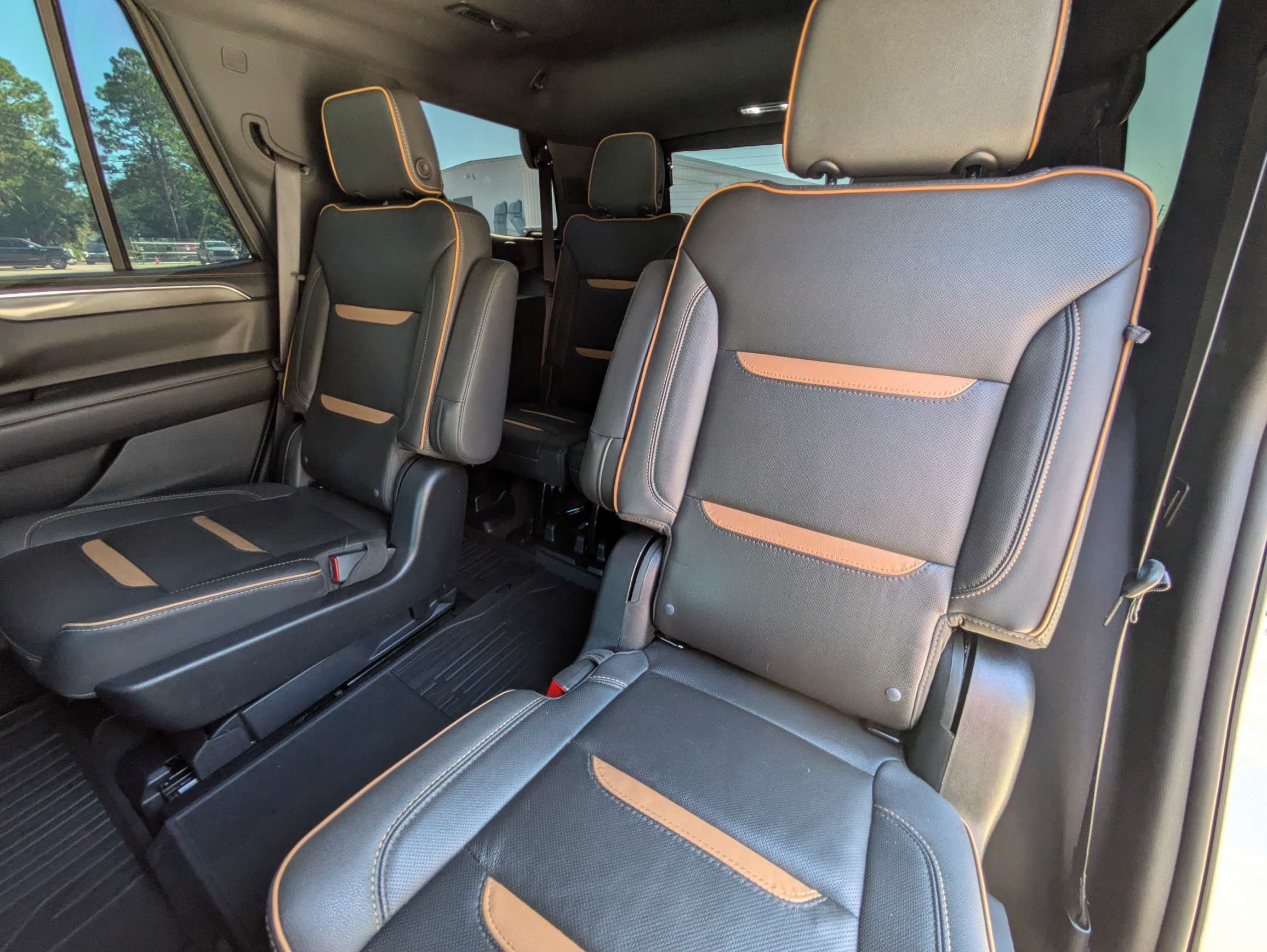 Used 2023 GMC Yukon AT4 w/ AT4 Premium Plus Package AWD/4WD image 10