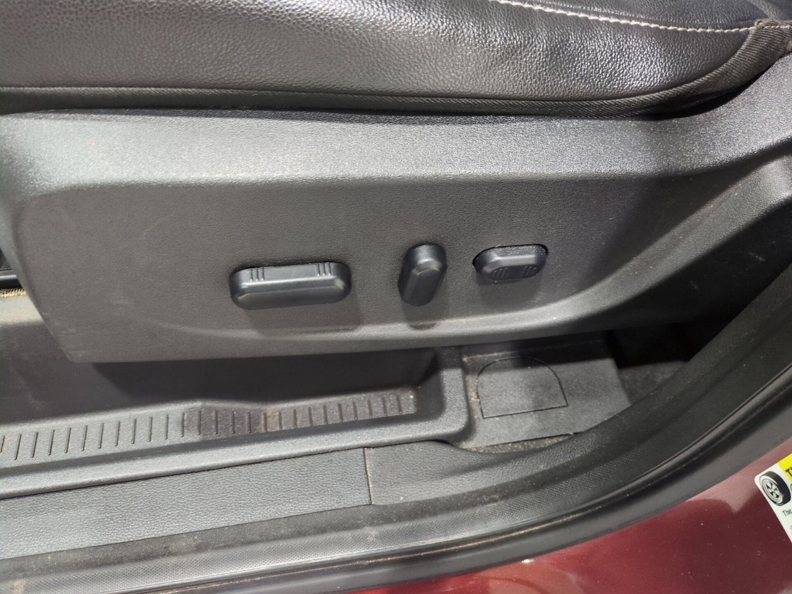 Used 2014 Ford Escape Titanium w/ Equipment Group 401A FWD image 19