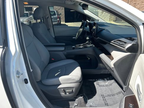 Certified 2023 Toyota Sienna XLE w/ XLE Plus Package AWD/4WD image 32