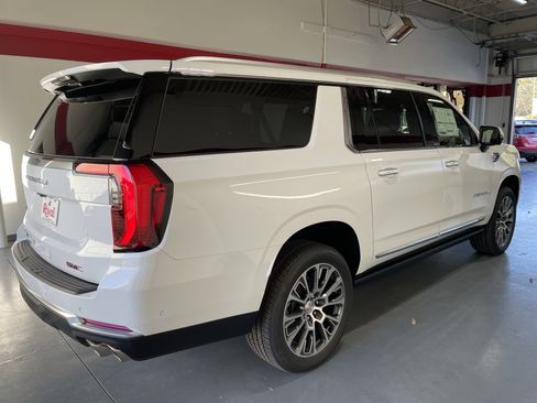 New 2026 GMC Yukon XL Denali w/ Sun & Power Step Package image 4