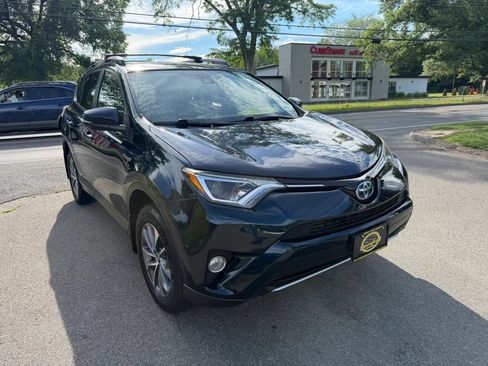 Used 2017 Toyota RAV4 XLE w/ All Weather Liner Package AWD/4WD image 3