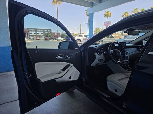 Used 2018 Mercedes-Benz GLA 250 w/ Premium Package image 9