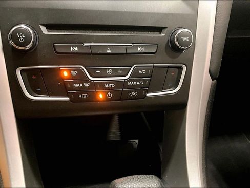 Used 2016 Ford Fusion SE image 15