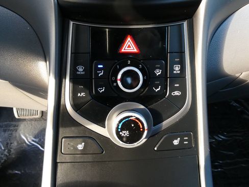 Used 2014 Hyundai Elantra SE w/ Option Group 02 FWD image 18