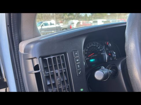 Used 2022 Chevrolet Express 2500 Extended image 11