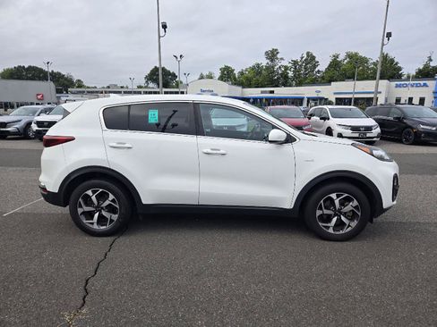 Used 2020 Kia Sportage LX AWD/4WD image 2