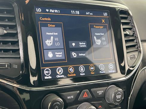 Used 2022 Jeep Grand Cherokee Limited image 19