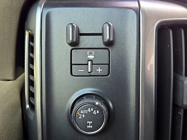 Used 2018 Chevrolet Silverado 1500 LT w/ Texas Edition AWD/4WD image 22