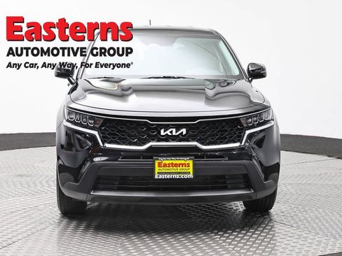 Used 2022 Kia Sorento LX FWD image 2