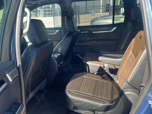 Used 2026 GMC Acadia Denali Ultimate w/ LPO, Floor Liner Package AWD/4WD image 10