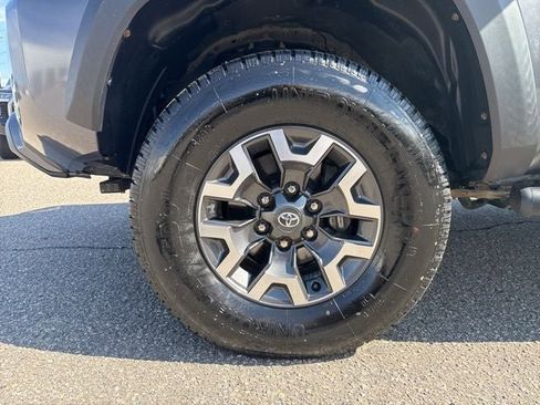 Certified 2021 Toyota Tacoma TRD Off-Road AWD/4WD image 6