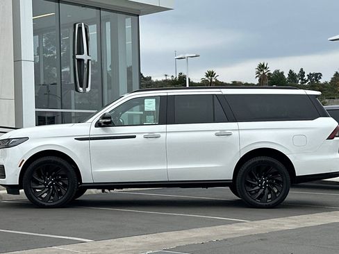 New 2025 Lincoln Navigator L Reserve w/ Jet Appearance Package image 6