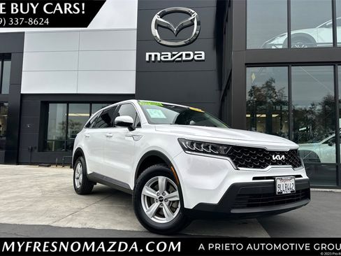Used 2022 Kia Sorento LX image 1