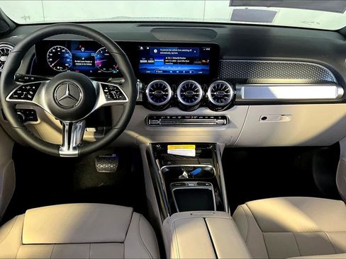 New 2026 Mercedes-Benz GLB 250 4MATIC image 7